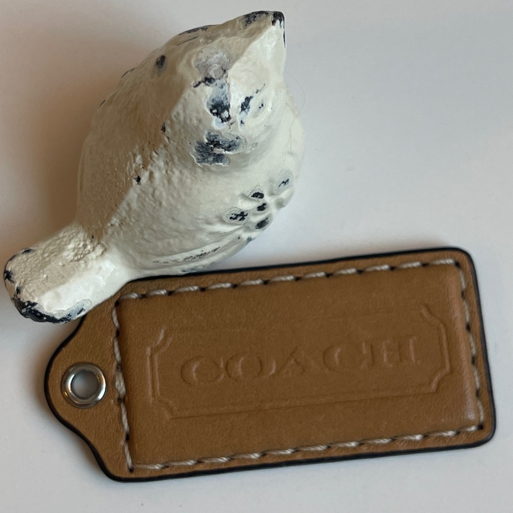2.25” COACH Leather Fob Bag Charm Keychain
Hang Tag